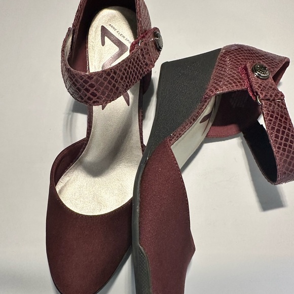 Anne Klein Red Heels with Ankle Strap and Suede Finish - Picture 9 of 12